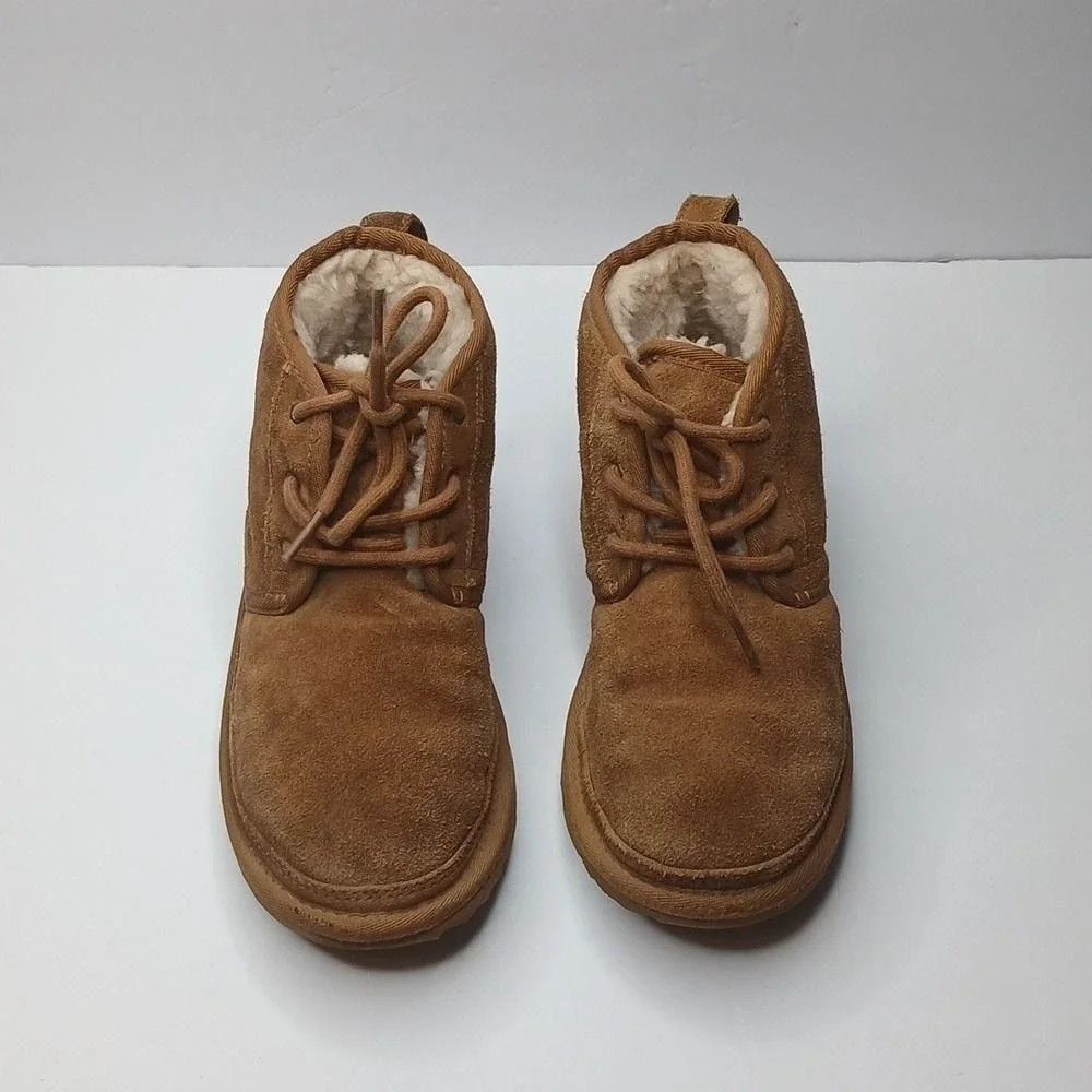 UGG Neumel Chukka Boots Kids Size 4 Chestnut Brown Suede Lace Up 1017320K‎